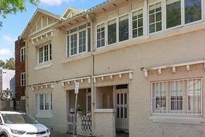 Bright Home Steps From Double Bay Beach
