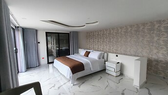 The Palms Hotel
