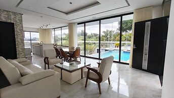 The Palms Hotel
