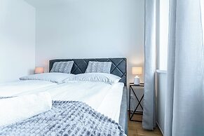 Stylish 1BR 1LR Vienna Center Homes