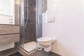 Stylish 1BR 1LR Vienna Center Homes