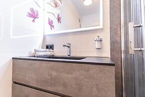 Stylish 1BR 1LR Vienna Center Homes