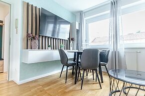 Stylish 1BR 1LR Vienna Center Homes