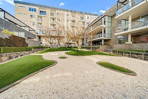 Spacious Apartment With Gym & Pool Access