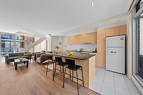 Spacious Apartment With Gym & Pool Access