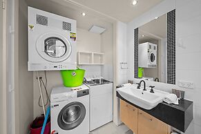 Spacious Apartment With Gym & Pool Access