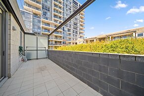 Spacious Apartment With Gym & Pool Access
