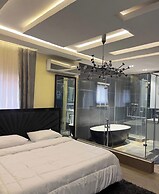 Reign Luxury Apartment