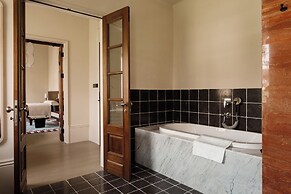 Sunyata Ren'ai Hall Hotel