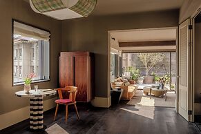 Sunyata Ren'ai Hall Hotel