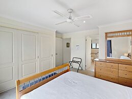 Beachside Retreat With Garage Parking