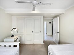 Beachside Retreat With Garage Parking