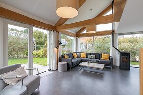 Modern Comfort, Close to the Beach