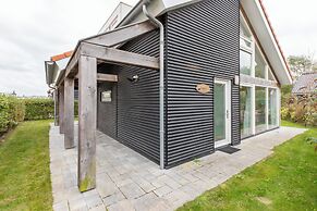 Modern Comfort, Close to the Beach