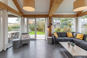 Modern Comfort, Close to the Beach
