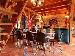 Atmospheric Holiday Home With a Swimming Pool