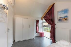Wonderful Beach Holiday Home for 6