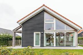 Wonderful Beach Holiday Home for 6
