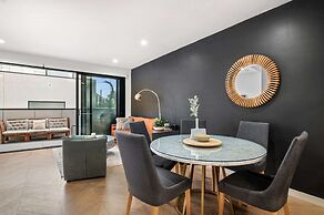 Chic Home With BBQ & Outdoor Dining