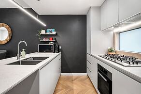 Chic Home With BBQ & Outdoor Dining
