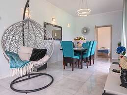 Luxurious Holiday Home With Swimming Pool