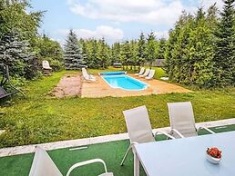 Luxurious Holiday Home With Swimming Pool