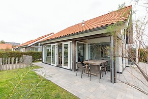 Beachside Modern Holiday Home for 6