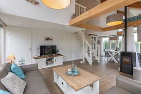 Beachside Modern Holiday Home for 6