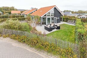 Beachside Modern Holiday Home for 6