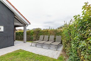 Beachside Modern Holiday Home for 6