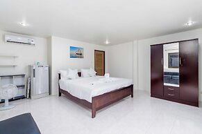 Poolside 3BR for Relaxed Stays V278