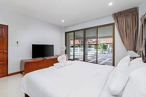 Poolside 3BR for Relaxed Stays V278