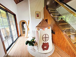 White Magpie Mountain Residence