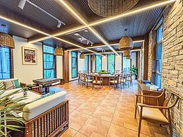 White Magpie Mountain Residence