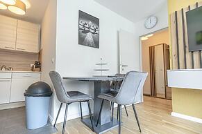 1BR 1LR 9 Min Center King Bed Metro