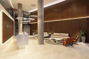 Luxury Stay Steps from Praia Brava