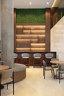 Luxury Stay Steps from Praia Brava