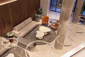 Luxury Stay Steps from Praia Brava