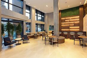 Luxury Stay Steps from Praia Brava
