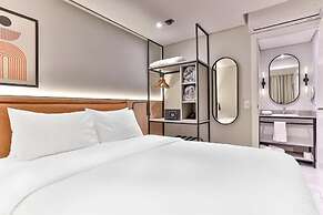 Luxury Stay Steps from Praia Brava