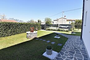 Relaxing Holiday Home With Shared Pool