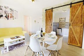 Relaxing Holiday Home With Shared Pool