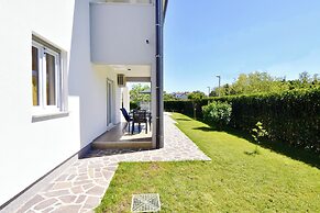 Relaxing Holiday Home With Shared Pool