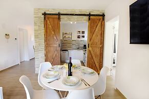 Relaxing Holiday Home With Shared Pool