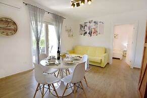 Relaxing Holiday Home With Shared Pool