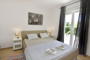 Relaxing Holiday Home With Shared Pool