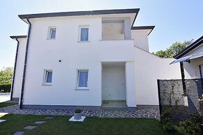 Relaxing Holiday Home With Shared Pool