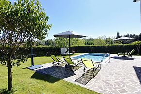 Relaxing Holiday Home With Shared Pool