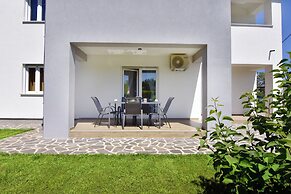 Relaxing Holiday Home With Shared Pool