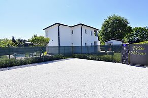 Relaxing Holiday Home With Shared Pool